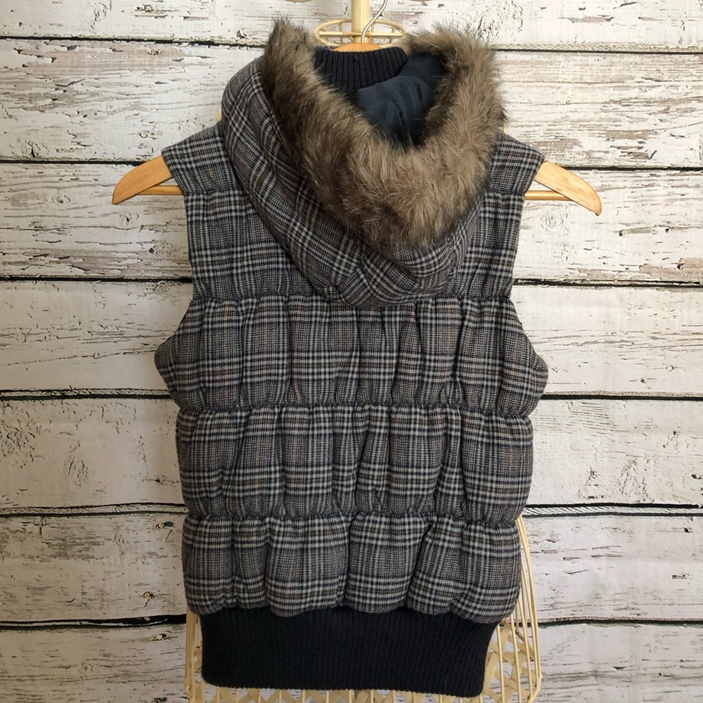 Guess vest with removable fur hood